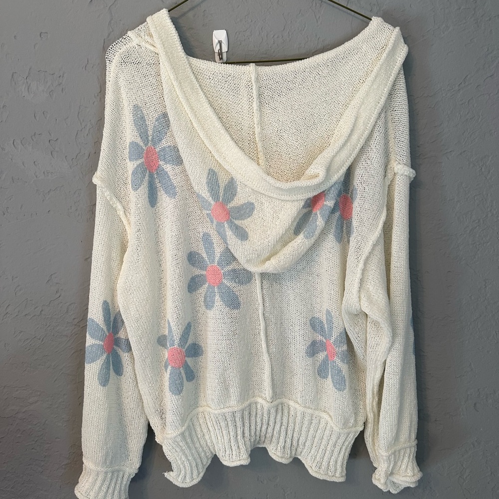POL Women's V-Neck Knit Jacket - Cream and Blue Floral - Picture 5 of 7